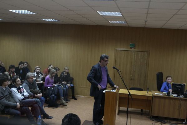 Nemtsov claimed he stood all day long on January 2 during his hearing in Moscow's Tverskoy Court because Judge Borovkova refused to give him a chair. - Sputnik International