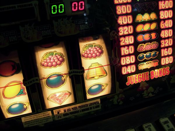 Police raid shuts down illegal casino in central Moscow Police raid shuts down illegal casino in central Moscow - Sputnik International