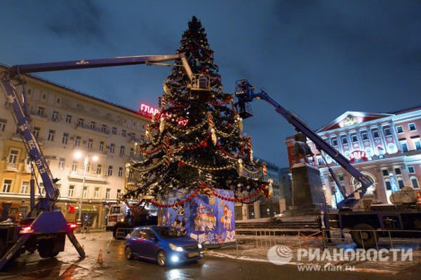 Decorations come down in Moscow Decorations come down in Moscow - Sputnik International