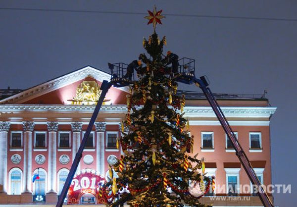 Decorations come down in Moscow Decorations come down in Moscow - Sputnik International