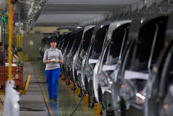 AvtoVAZ has devised a plan to encourage employees to quit their jobs - Sputnik International