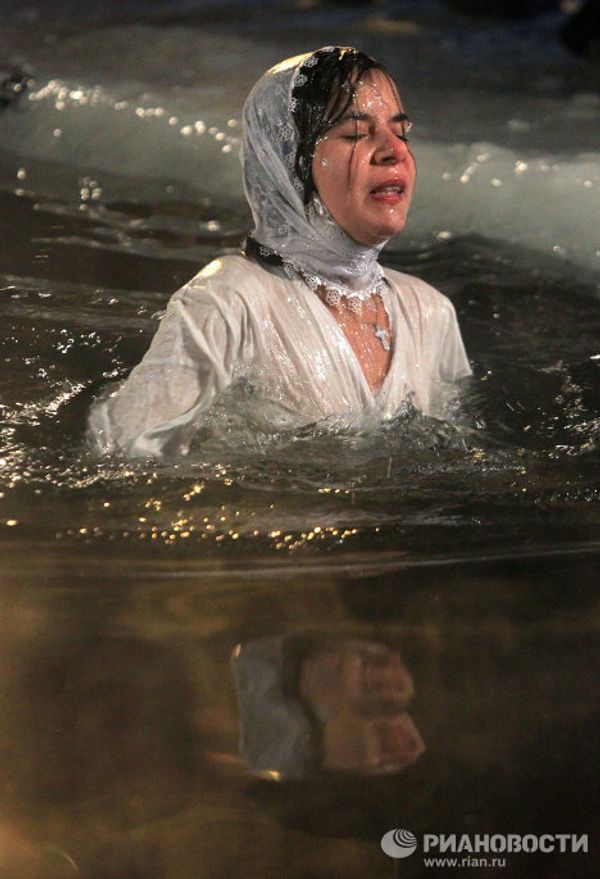 Immersions mark the Baptism of Our Lord Immersions mark the Baptism of Our Lord - Sputnik International