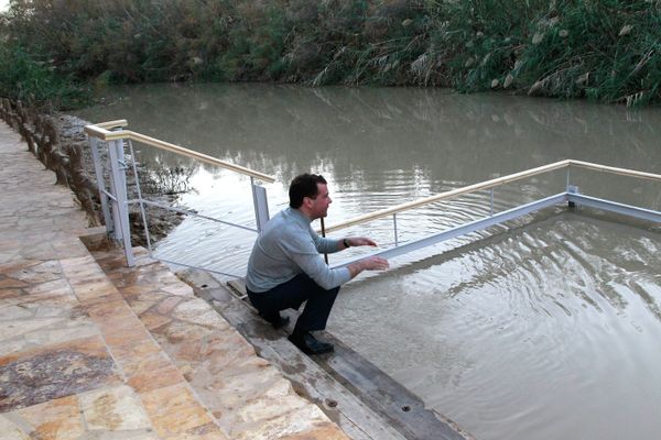 Russian President Dmitry Medvedev takes dip in Jordan River to celebrate Epiphany - Sputnik International