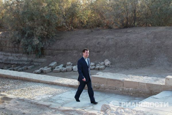 Dmitry Medvedev on the banks of the Jordan River - Sputnik International