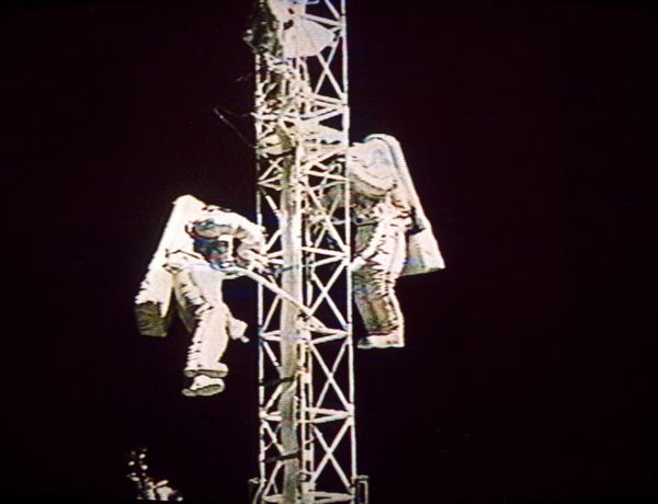 Dmitry Kondratyev and Oleg Skripochka spent five and a half hours in space and returned on board the ISS late on Friday Dmitry Kondratyev and Oleg Skripochka spent five and a half hours in space and returned on board the ISS late on Friday - Sputnik International
