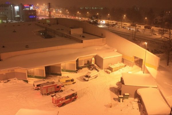 According to preliminary information, the collapse was caused by the breaking of a concrete construction holding up the glass roof - Sputnik International