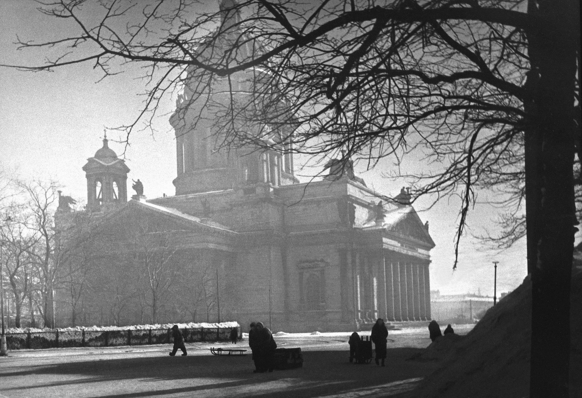 Ленинград в дни блокады в 1943 году Ленинград в дни блокады в 1943 году - Sputnik International, 1920, 23.01.2023