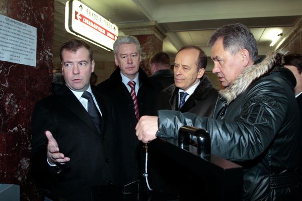 Medvedev deep in Moscow metro - Sputnik International
