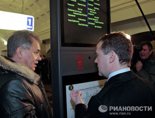 Medvedev deep in Moscow metro Medvedev deep in Moscow metro - Sputnik International