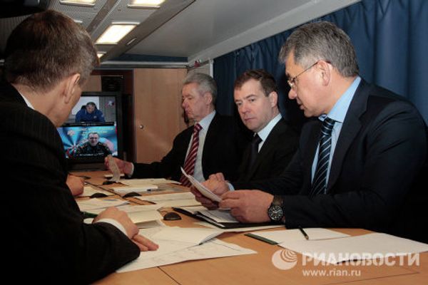 Medvedev deep in Moscow metro Medvedev deep in Moscow metro - Sputnik International