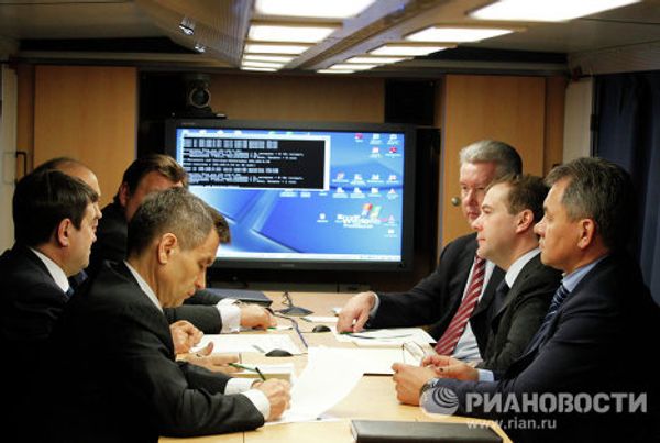 Medvedev deep in Moscow metro Medvedev deep in Moscow metro - Sputnik International