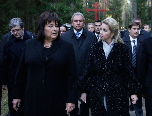 Russia's first lady Svetlana Medvedeva, foreground right, and Poland's first lady Anna Komorowska. Archive  - Sputnik International