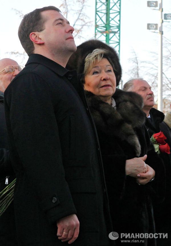 Yeltsin monument unveiled in Yekaterinburg Yeltsin monument unveiled in Yekaterinburg - Sputnik International