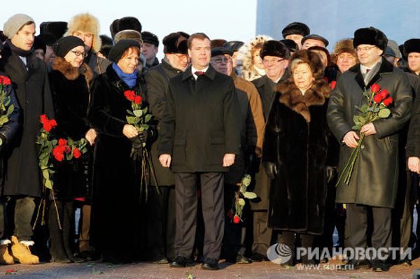 Yeltsin monument unveiled in Yekaterinburg Yeltsin monument unveiled in Yekaterinburg - Sputnik International