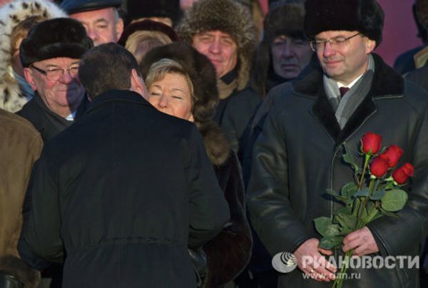 Yeltsin monument unveiled in Yekaterinburg Yeltsin monument unveiled in Yekaterinburg - Sputnik International