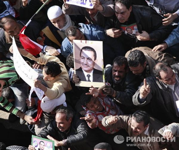 Mass clashes between pro- and anti-Mubarak protesters in Cairo   - Sputnik International