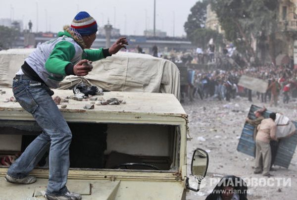 Mass clashes between pro- and anti-Mubarak protesters in Cairo   - Sputnik International