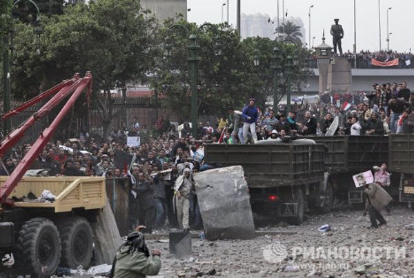 Mass clashes between pro- and anti-Mubarak protesters in Cairo   - Sputnik International