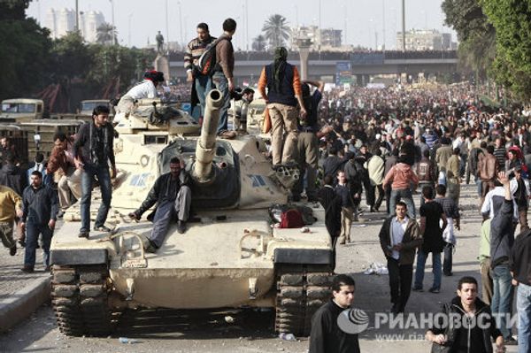 Mass clashes between pro- and anti-Mubarak protesters in Cairo   - Sputnik International