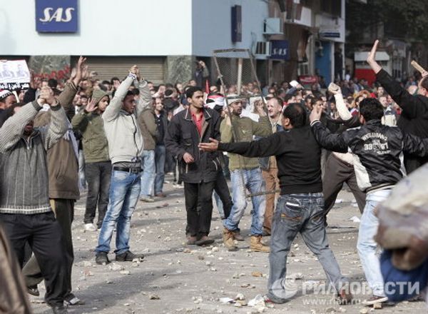 Mass clashes between pro- and anti-Mubarak protesters in Cairo   - Sputnik International