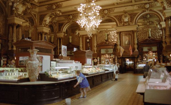 Yeliseyev grocery store: A luxurious food temple - Sputnik International