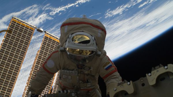 Station commander Oleg Kotov in open space (archive) - Sputnik International
