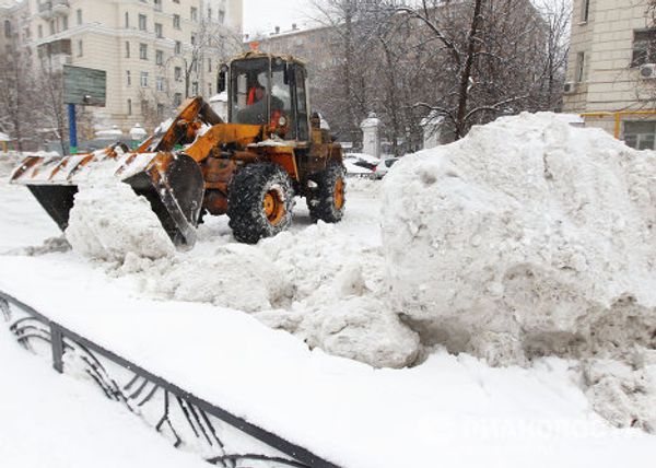 Snowdrifts and puddles take over Moscow - Sputnik International