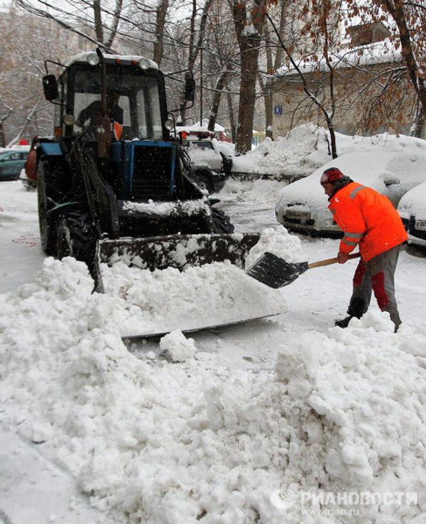 Snowdrifts and puddles take over Moscow - Sputnik International