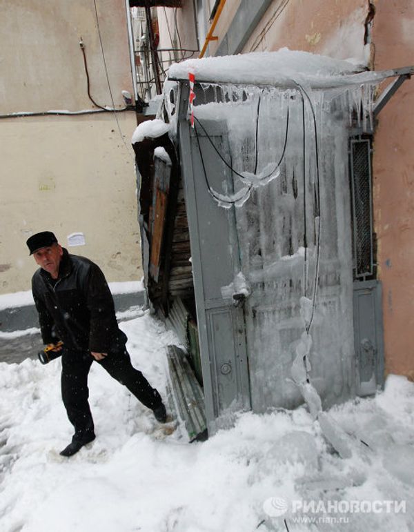 Snowdrifts and puddles take over Moscow - Sputnik International