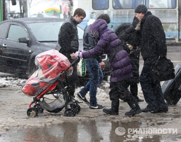 Snowdrifts and puddles take over Moscow - Sputnik International