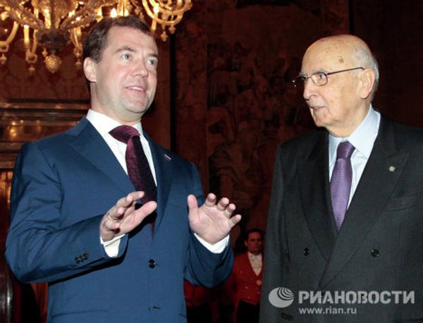 Dmitry and Svetlana Medvedev meet with Italy’s first couple Dmitry and Svetlana Medvedev meet with Italy’s first couple - Sputnik International