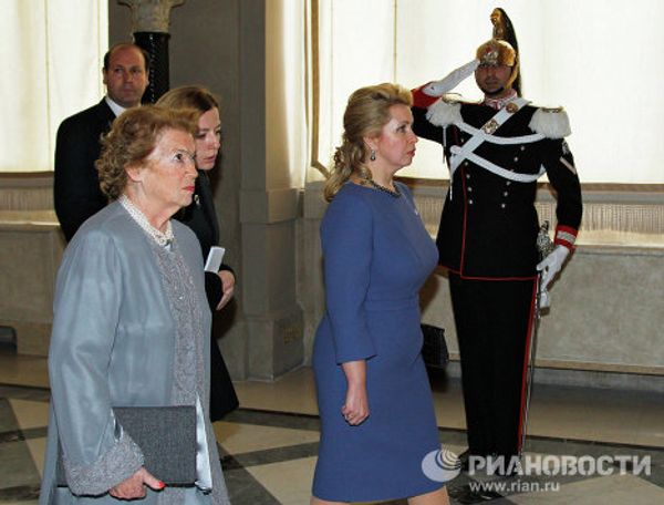 Dmitry and Svetlana Medvedev meet with Italy’s first couple Dmitry and Svetlana Medvedev meet with Italy’s first couple - Sputnik International