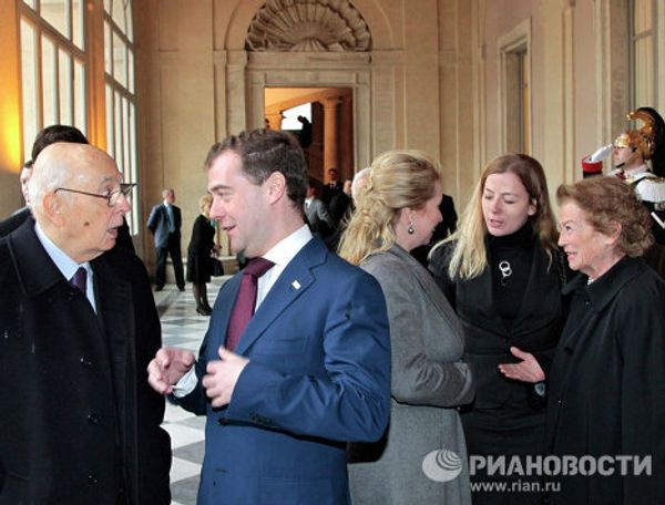 Dmitry and Svetlana Medvedev meet with Italy’s first couple Dmitry and Svetlana Medvedev meet with Italy’s first couple - Sputnik International