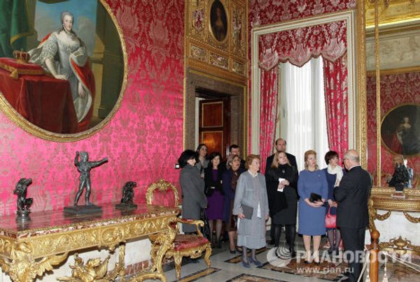 Dmitry and Svetlana Medvedev meet with Italy’s first couple Dmitry and Svetlana Medvedev meet with Italy’s first couple - Sputnik International