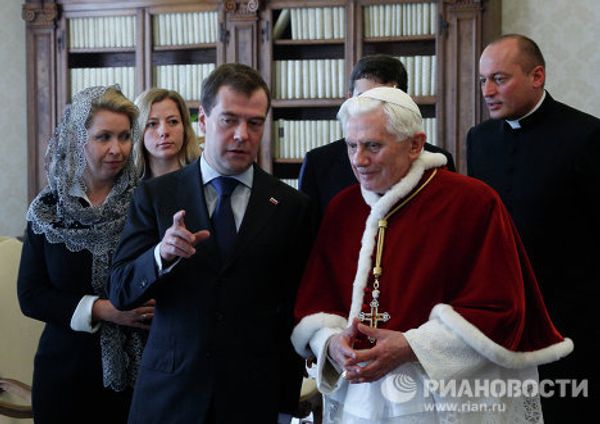 President Medvedev meets with Pope and Berlusconi in Rome - Sputnik International