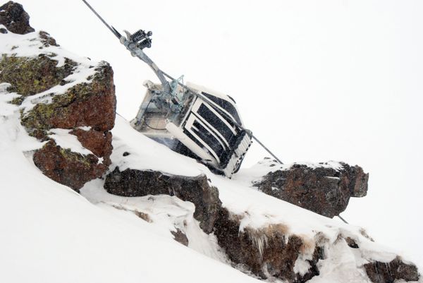 A cable car used to carry skiers up the slopes of Mt. Elbrus was hit by an explosion. A cable car used to carry skiers up the slopes of Mt. Elbrus was hit by an explosion. - Sputnik International