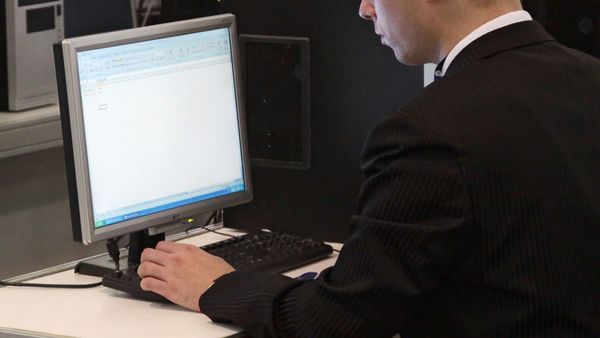 According to the report, the respondents resented the US government having the only say in deciding how the Internet should operate and said that the final decision should reflect the interests of the consumers, business and the government. - Sputnik International