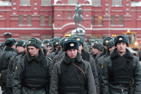 4,000 police officers to ensure order in Moscow on Fatherland Defenders Day 4,000 police officers to ensure order in Moscow on Fatherland Defenders Day - Sputnik International