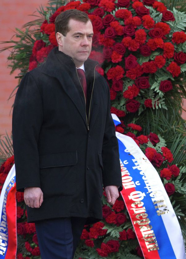 Russian President Dmitry Medvedev lays wreath at the Tomb of the Unknown Soldier Russian President Dmitry Medvedev lays wreath at the Tomb of the Unknown Soldier - Sputnik International