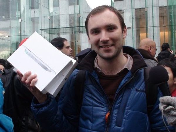 First lucky buyers of iPad 2‎ at Apple store on Fifth Avenue - Sputnik International