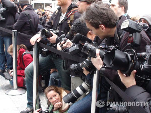 First lucky buyers of iPad 2‎ at Apple store on Fifth Avenue - Sputnik International