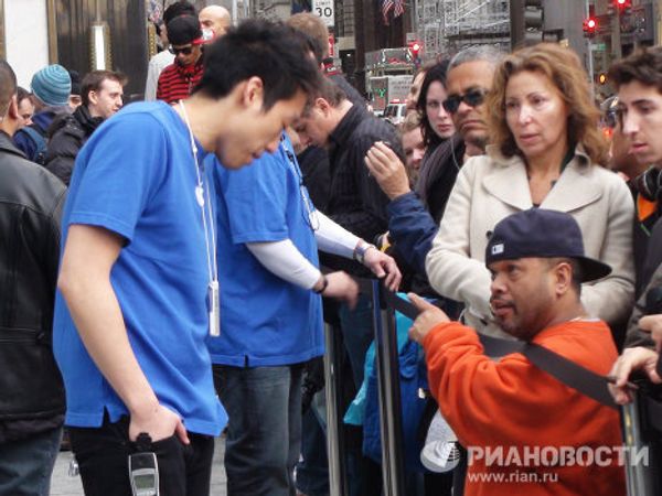 First lucky buyers of iPad 2‎ at Apple store on Fifth Avenue - Sputnik International
