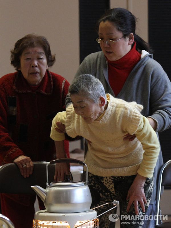 Japanese quake victims find refuge in a sports hall - Sputnik International