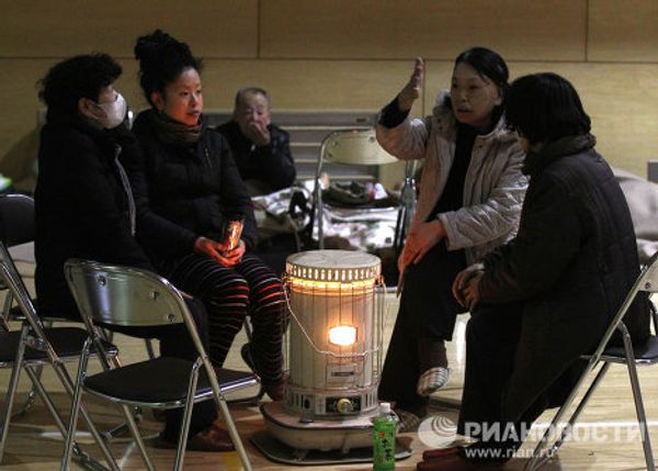 Japanese quake victims find refuge in a sports hall - Sputnik International