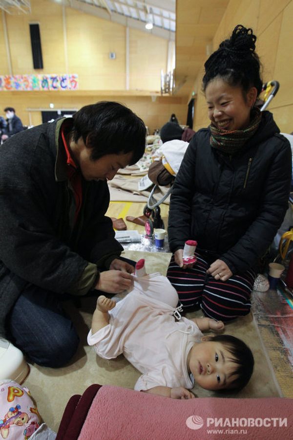 Japanese quake victims find refuge in a sports hall - Sputnik International