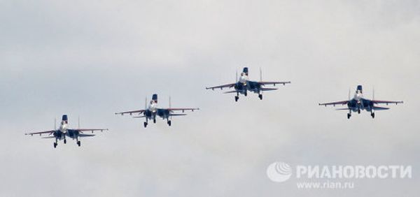 Russkiye Vityazi and  Strizhi aerobatic teams in training - Sputnik International
