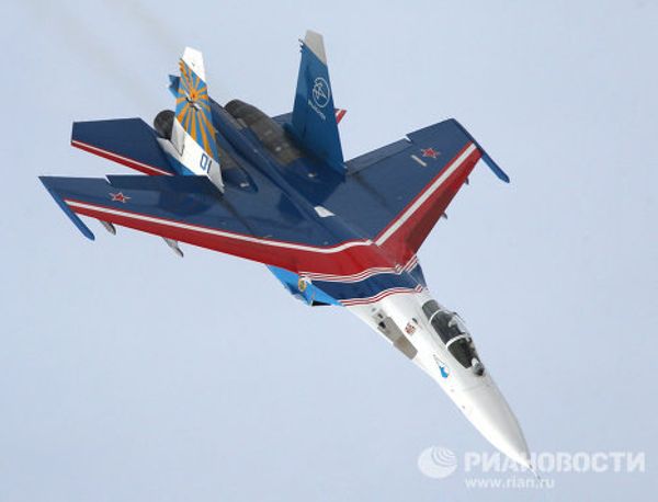Russkiye Vityazi and  Strizhi aerobatic teams in training - Sputnik International