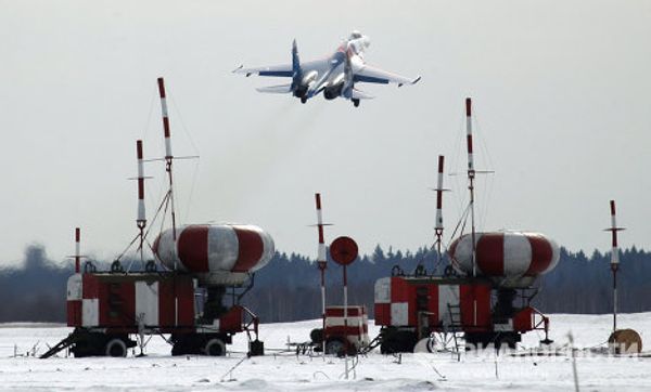 Russkiye Vityazi and  Strizhi aerobatic teams in training - Sputnik International