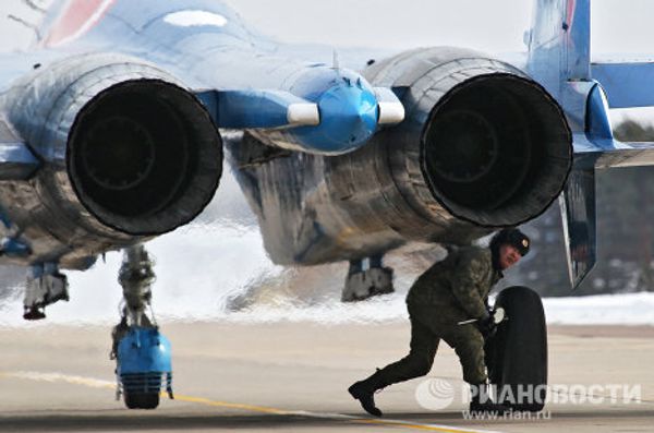 Russkiye Vityazi and  Strizhi aerobatic teams in training - Sputnik International