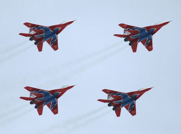 Russkiye Vityazi and  Strizhi aerobatic teams in training - Sputnik International